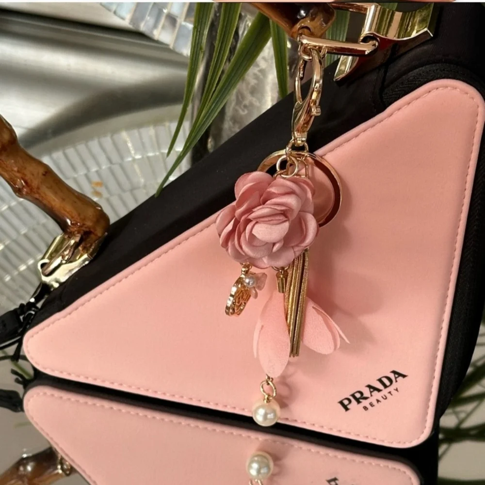 - Prada triangle beauty pouch converted into shoulder bag or cross body - Picture 2 of 12
